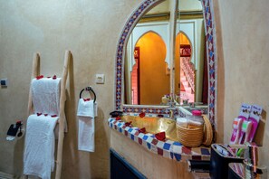 Double Room | Desk, laptop workspace, iron/ironing board, free WiFi