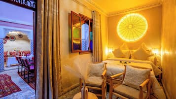 Double Room, Patio | Desk, laptop workspace, iron/ironing board, free WiFi