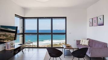 Family Apartment, Beach View | Living area