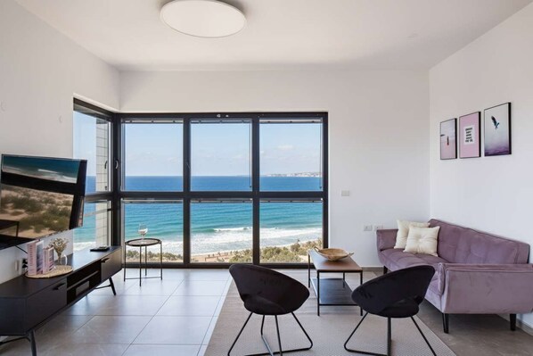 Family Apartment, Beach View | Living area