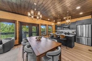 Fridge, microwave, oven, stovetop - Rooftop Hot Tub, Indoor Pool, Sunrise & Mtn Views (Pigeon Forge)