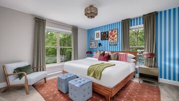 6 bedrooms, desk, iron/ironing board, travel crib