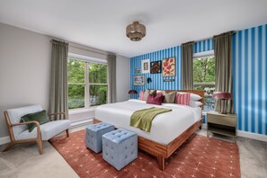 6 bedrooms, desk, iron/ironing board, travel crib