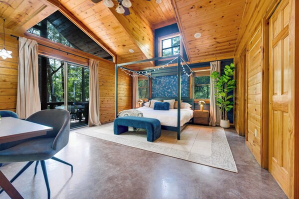 2 Schlafzimmer, Schreibtisch, Bügeleisen/Bügelbrett, Reisekinderbett