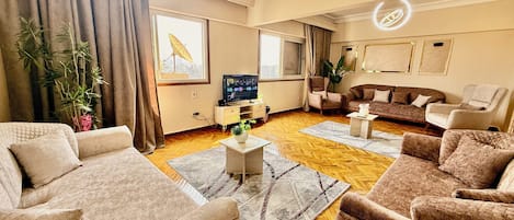 Apartament superior, 4 dormitoris, vistes a la ciutat | Roba de llit d'alta qualitat, minibar i caixa forta a l'habitació