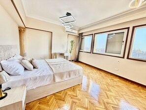 Caja fuerte, escritorio, espacio para trabajar con un portátil