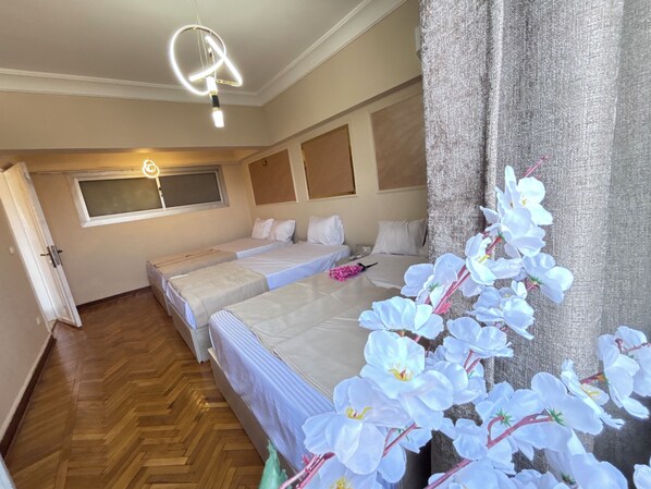 Caja de seguridad en la habitación y escritorio 