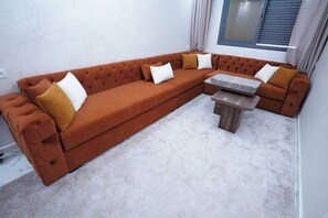 Apartment, 2 Schlafzimmer, barrierefrei, eigener Pool | Wohnzimmer