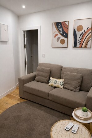 TV - 1-Bed apartment in the Heart of Gibraltar (Gibraltar)