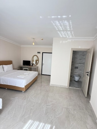 Espacio para trabajar con laptop y wifi gratis