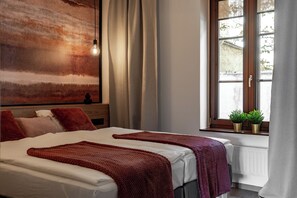 Een strijkplank/strijkijzer, wifi, beddengoed