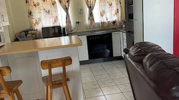 House, 3 Bedrooms, Smoking, Fireplace | Interior