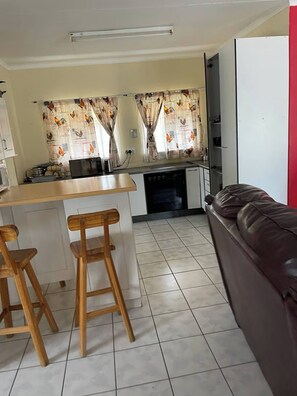 House, 3 Bedrooms, Smoking, Fireplace | Interior