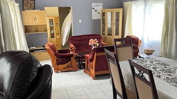House, 3 Bedrooms, Smoking, Fireplace | Living area
