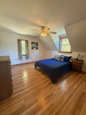 Internet, bed sheets - 3-bedroom house in charming country setting close to major ski resorts (Fairfield)