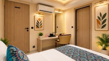Deluxe Double Room | Down comforters, WiFi (free), bed sheets