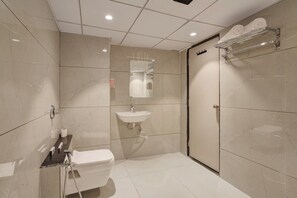 Shower dan handuk