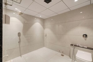 Superior kamer | Badkamer | Een douche