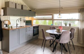 ثلاجة، فرن، موقد طهي مسطح، غسالة أطباق