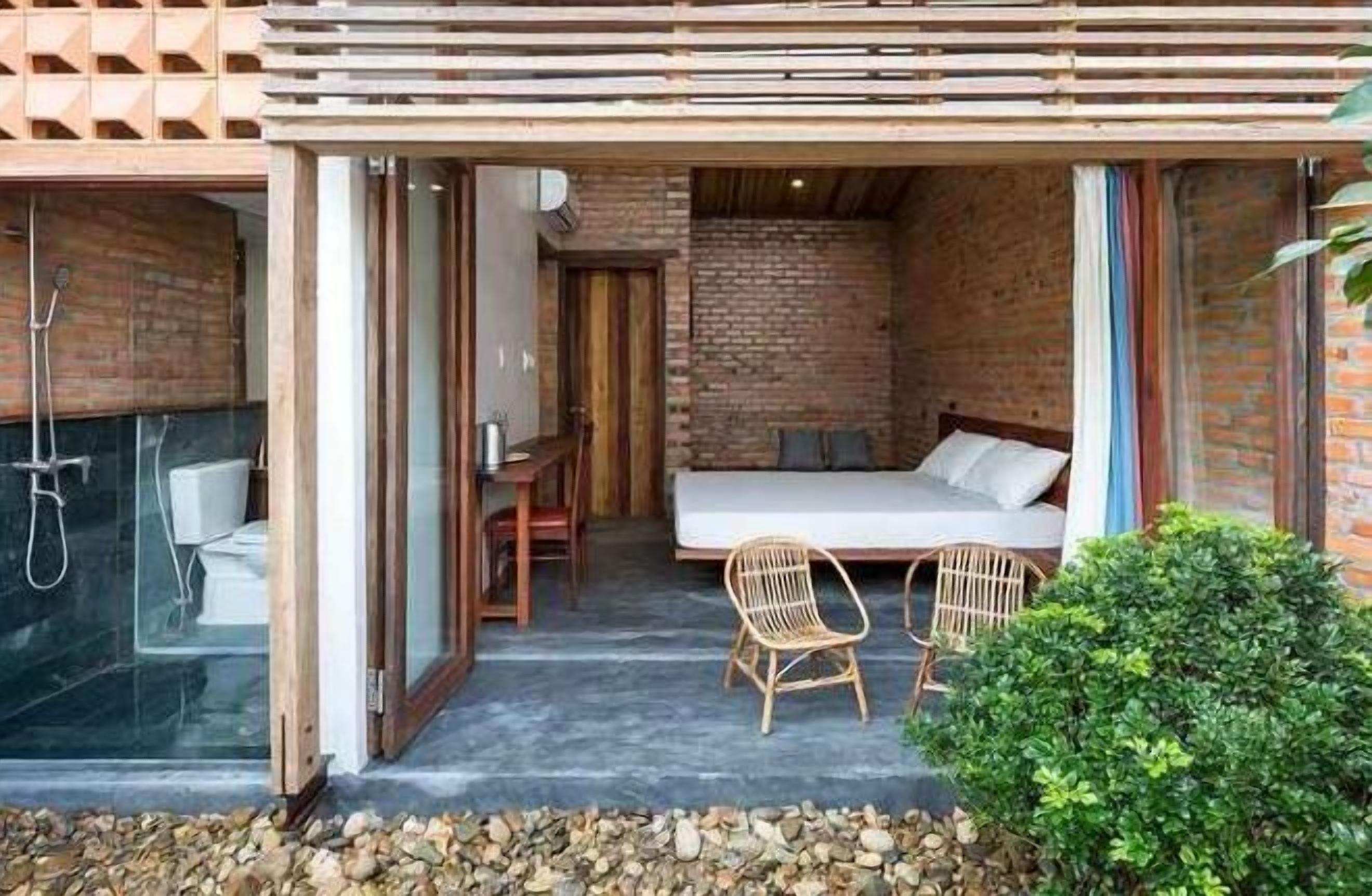 Iron/ironing board, free WiFi