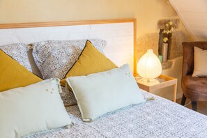 1 bedroom, iron/ironing board, bed sheets