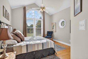7 bedrooms, desk, travel cot, WiFi