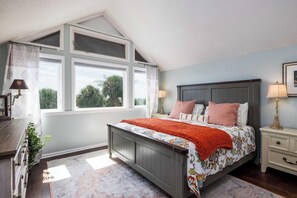 4 bedrooms, iron/ironing board, free WiFi, bed sheets