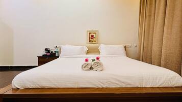 Standard Double Room, Garden View | Iron/ironing board