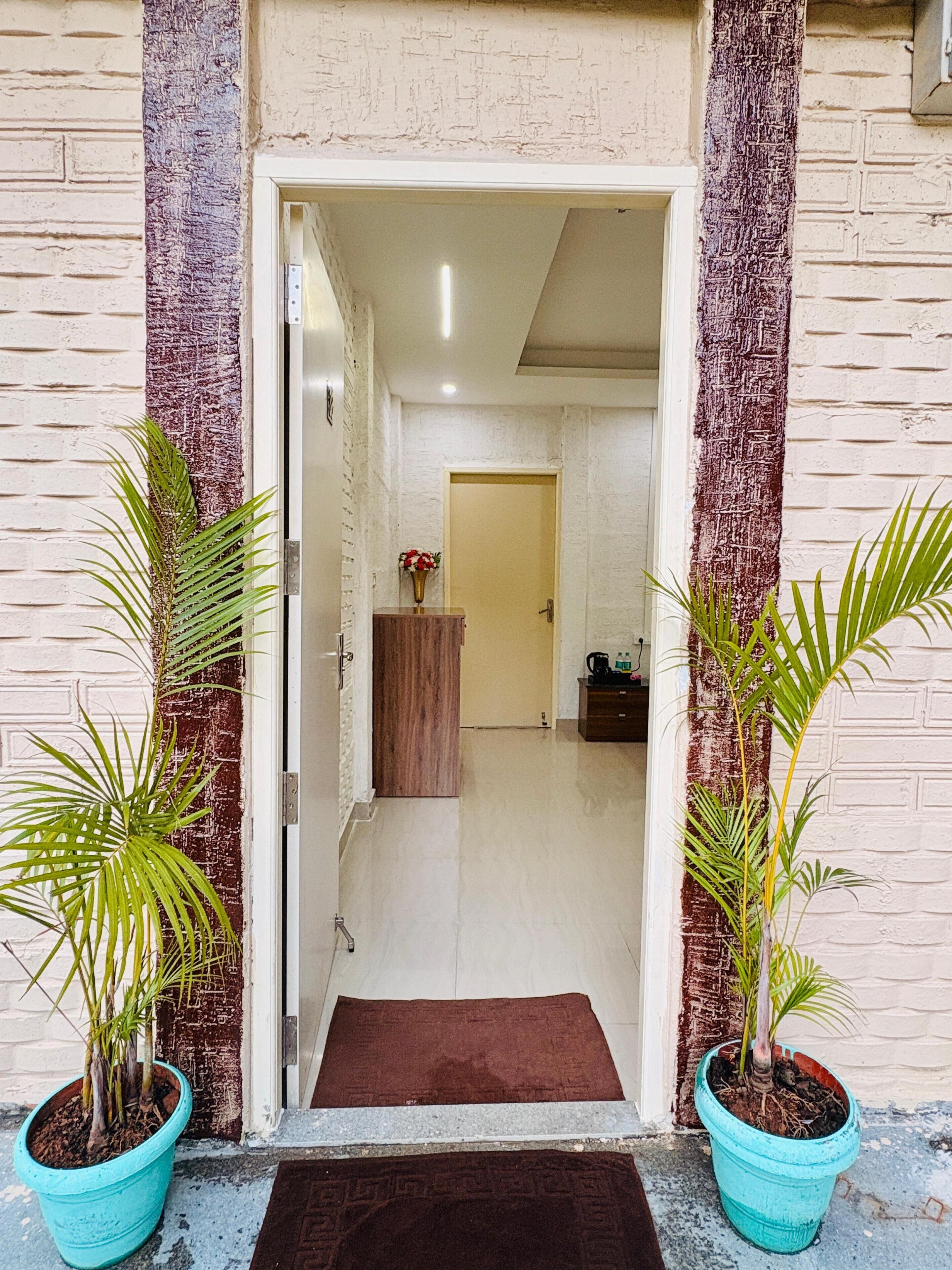 Habitación doble estándar, vista al jardín | Tabla de planchar con plancha 