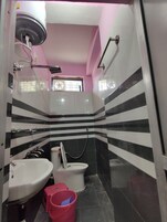 Ducha, toallas, jabón, shampoo