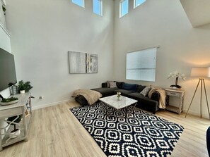 Smart TV - Salt Summit Retreat – Prime Central Location (American Fork)