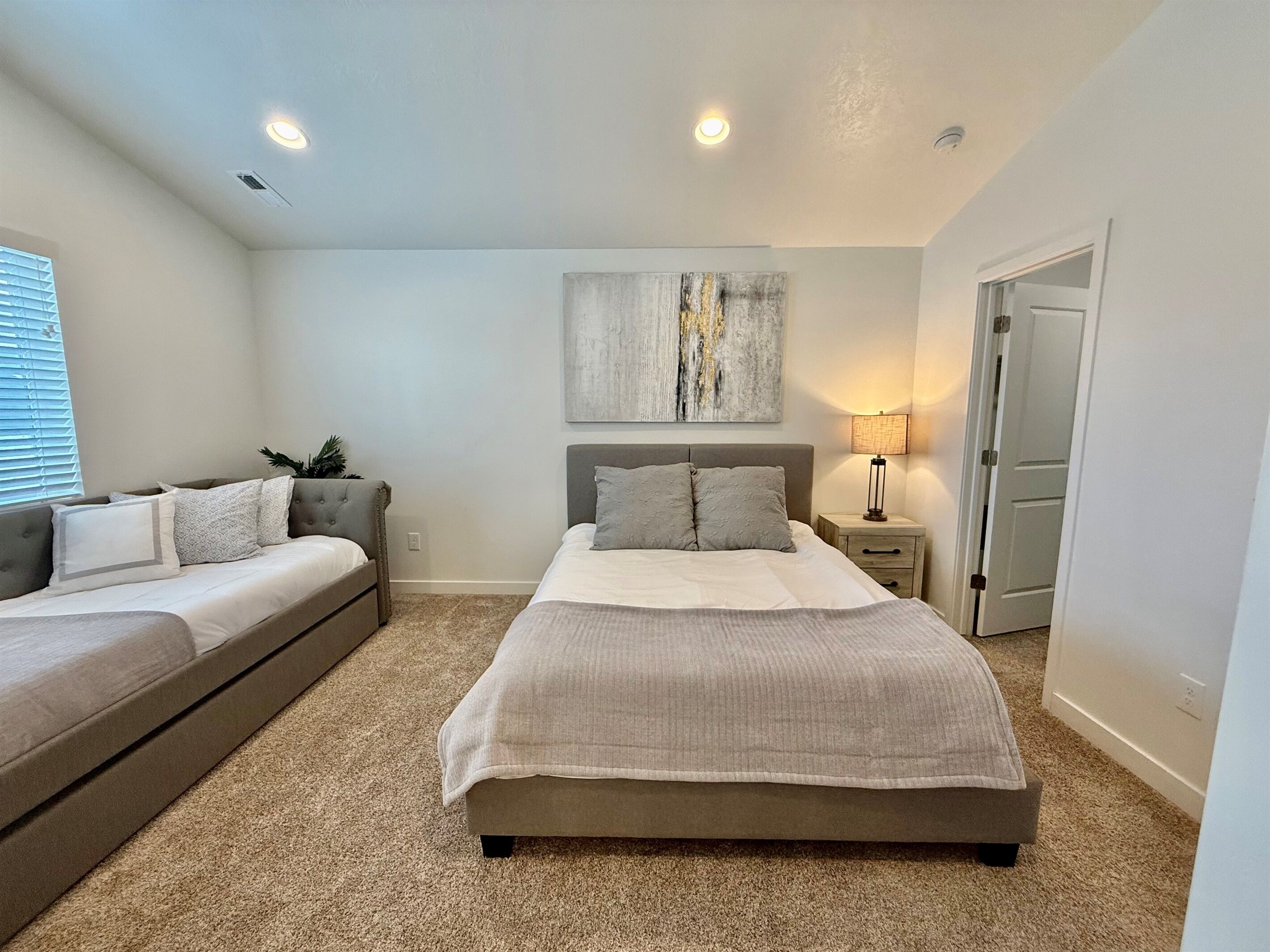 3 bedrooms, desk, iron/ironing board, travel crib