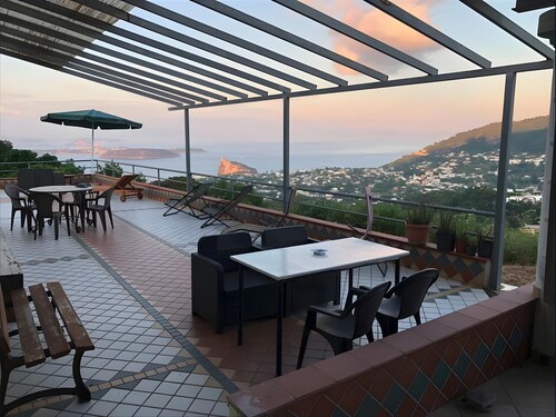 Appartement 'Casa Grande avec Terrasse Vue Mer' avec Vue sur la Mer, Terrasse Privée et Wi-Fi