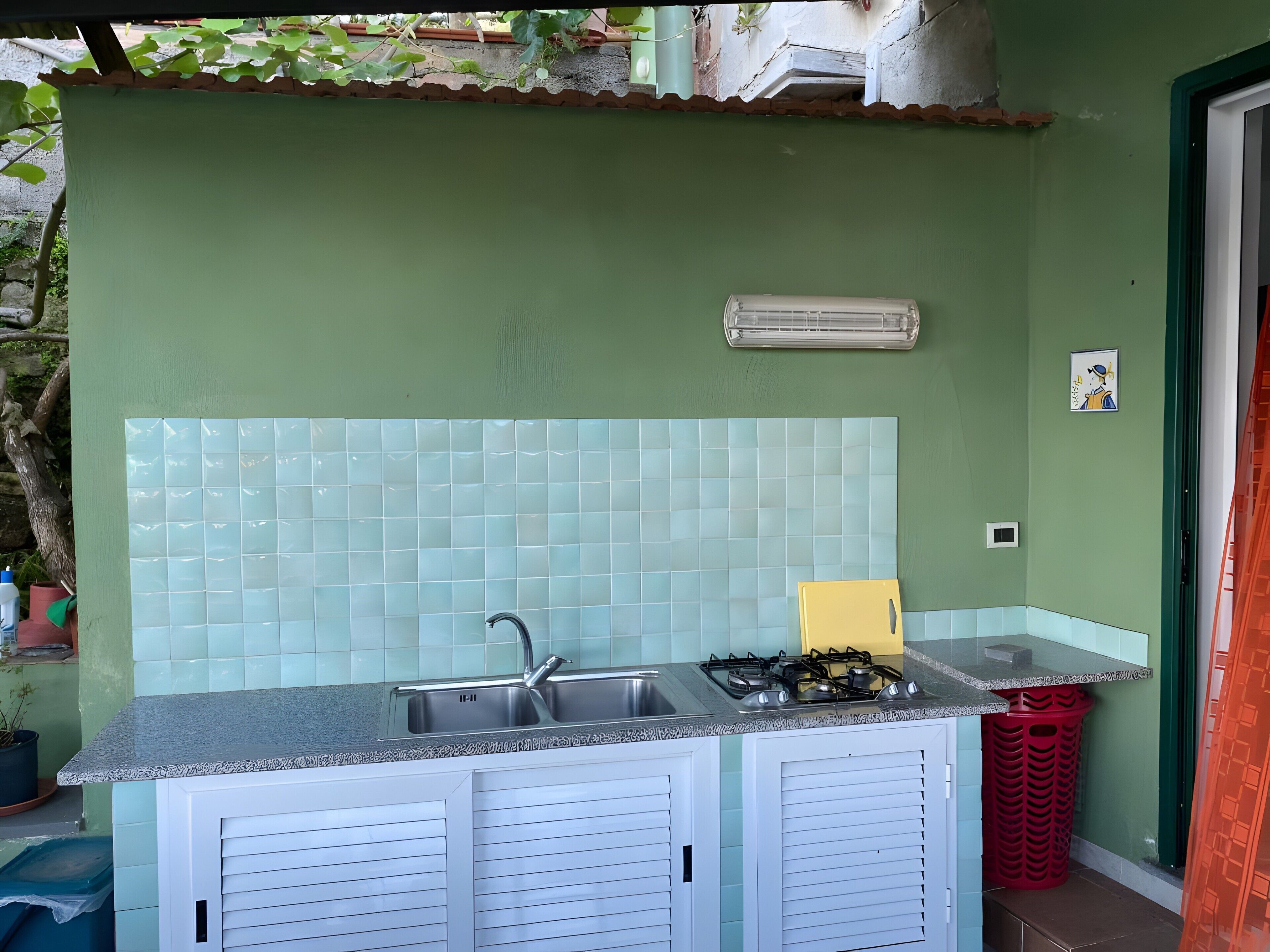 Frigorifero, piano cottura, pentole/stoviglie/utensili