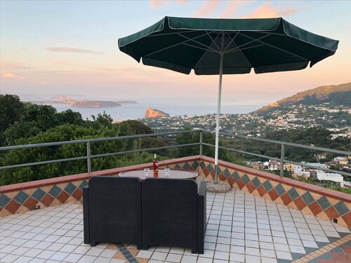 Appartement 'Monolocale Con Vista Mare' avec Vue sur la Mer, Wi-Fi et Climatisation