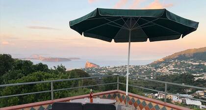 Appartement 'Monolocale Con Vista Mare' avec Vue sur la Mer, Wi-Fi et Climatisation