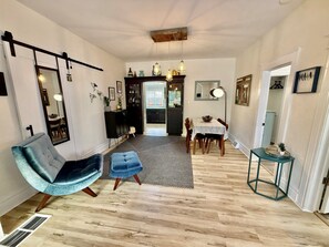 Interior - Wild Bird Grove – Paws Welcome, Near Downtown SLC (Salt Lake City)