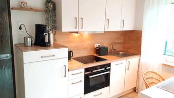 Mikrowelle, Ofen, Herdplatte, Geschirrspüler