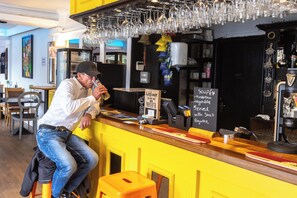 Bar (en el alojamiento)
