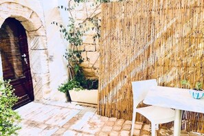 تناول الطعام بالخارج