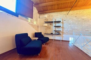 Living area - Mezzanine Studio Suite ( 53 sqm) (Marina di Modica)