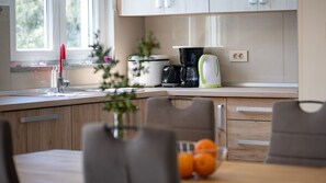 Fridge, oven, dishwasher, coffee/tea maker