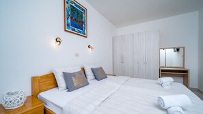 Bügeleisen/Bügelbrett, kostenloses WLAN, Bettwäsche