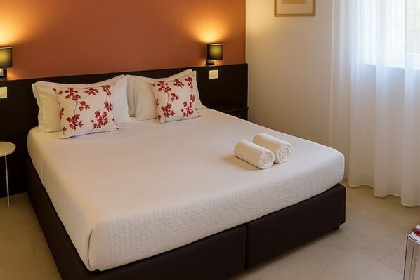 مكواة/لوح كي وواي فاي وملاءات أسرّة