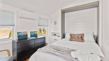 3 slaapkamers, een strijkplank/strijkijzer, reisbedje, wifi