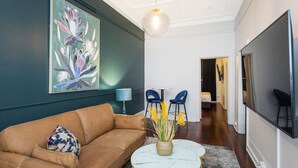 TV - Stylish 1BR APT in West Perth with Parking! (West Perth)