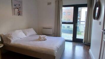 2 bedrooms, iron/ironing board, WiFi