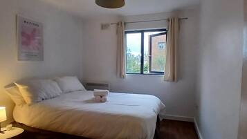2 bedrooms, iron/ironing board, WiFi