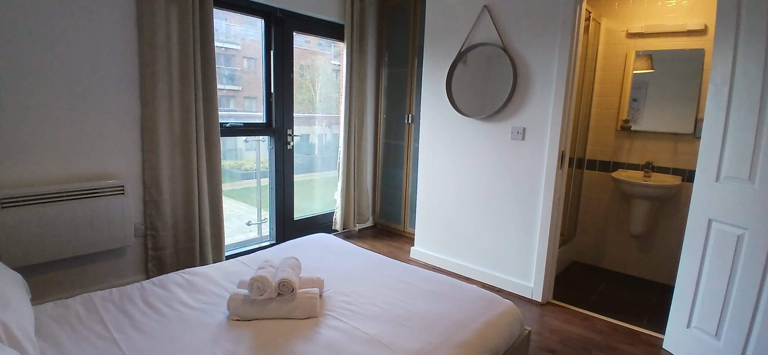 2 bedrooms, iron/ironing board, WiFi