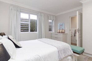 4 bedrooms, desk, iron/ironing board, free WiFi